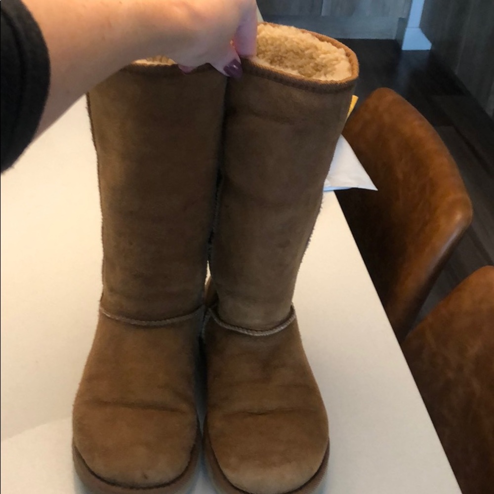 Talk classic tan UGGS